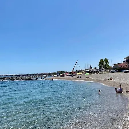 Bluemarine Beachfront 1 アパート