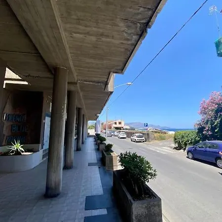 Daire Bluemarine Beachfront 1 *