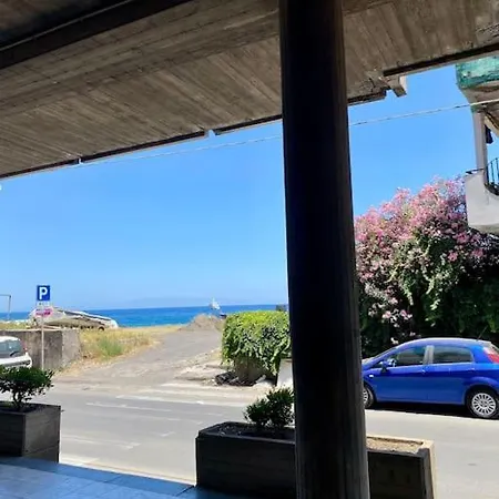 Apartment Bluemarine Beachfront 1