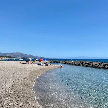 Bluemarine Beachfront 1 Apartment Riposto